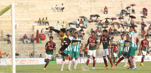 india Kolkata League Football Match Mohun Bagan - Pailan 2013.jpg