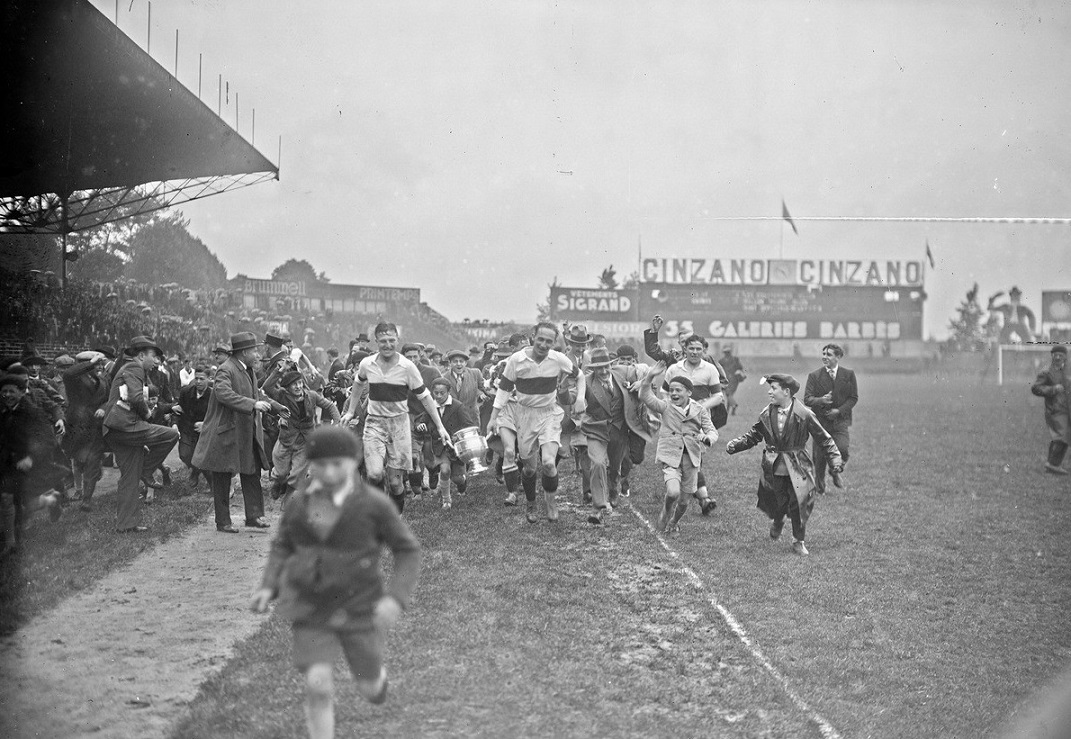 Colombes_[stade]_14_5_33_[football]_association_[...]Agence_Rol_btv1b53272615j.JPEG