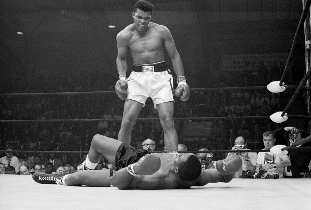 Cassius Clay - Sonny Liston 1965.jpg