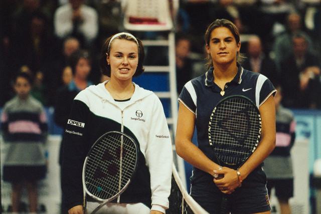 Martina Hingis et Amelie Mauresmo.jpg