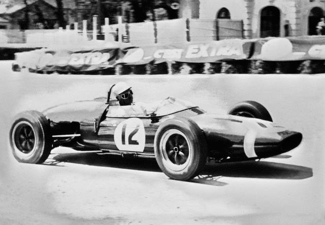 Maurice Trintignant Lotus 1962.jpg