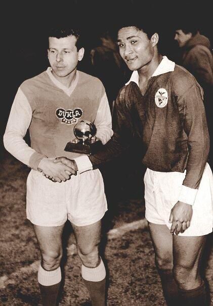 Eusebio et Josef Masopust 1962.jpg