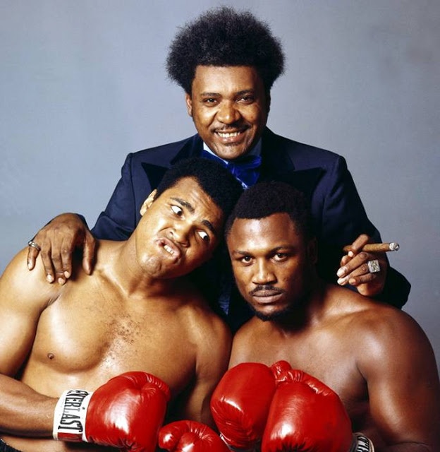 Mohammed Ali, Don King et Joe Frazier 1975.jpg
