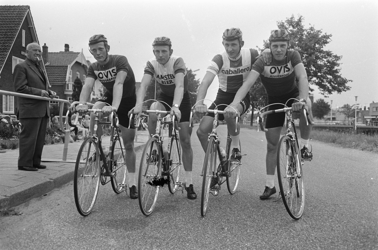 René Pijnen , Joop Zoetemelk , Leen de Groot et Jan Krekels.jpg