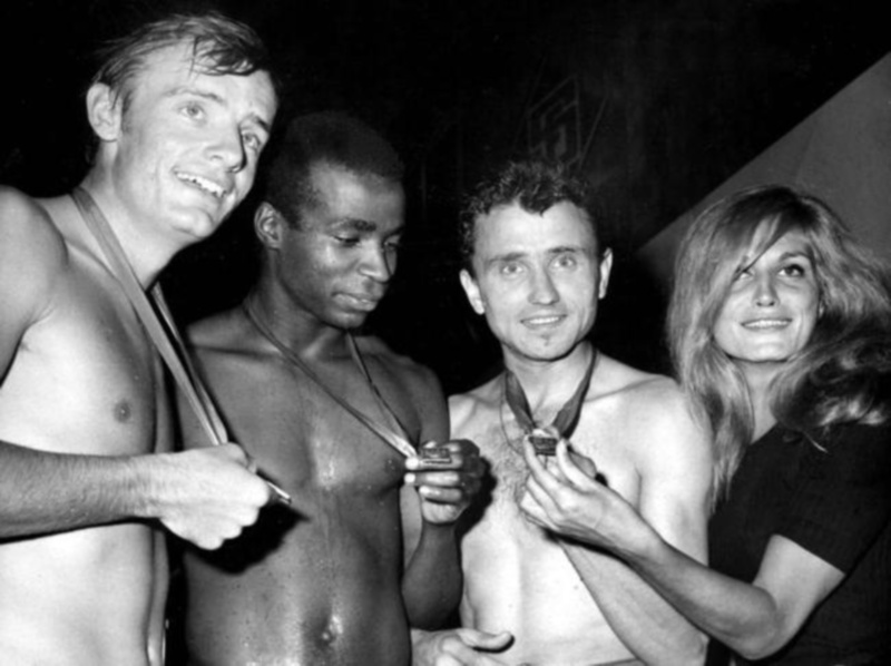 Jean Claude Killy, Roger Bambuck, Michel Jazy et Dalida 1966.jpg