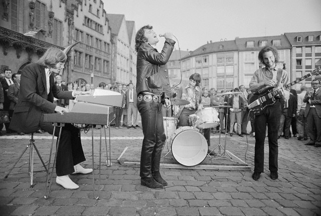 Ray Manzarek, Jim Morrison, Robbie Krieger John Densmore 1968.jpg
