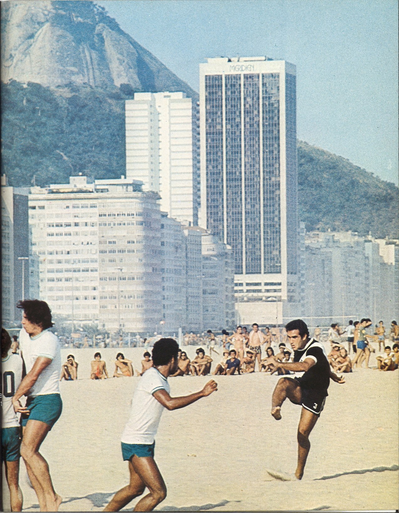 Football de plage (1).jpg