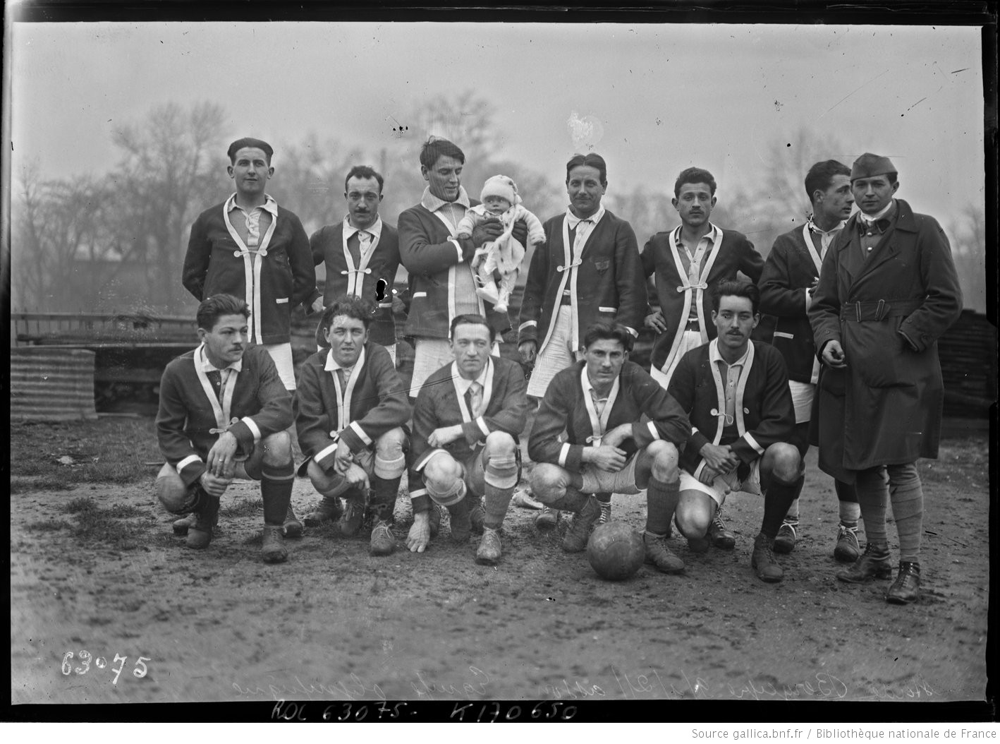 Stade_Bergeyre_9_1_21_[football]_association_[...]Agence_Rol_btv1b530457984_1.jpeg