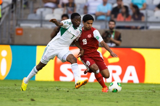 Vincent Simon (Tahiti) Ahmed Musa (Nigeria).jpg