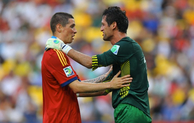 Mickael Roche (Tahiti) Fernando Torres (Espagne).jpg