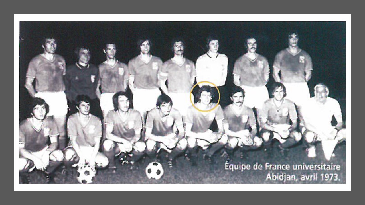 equipe de france universitaire avec arsene wenger en 1973.jpg