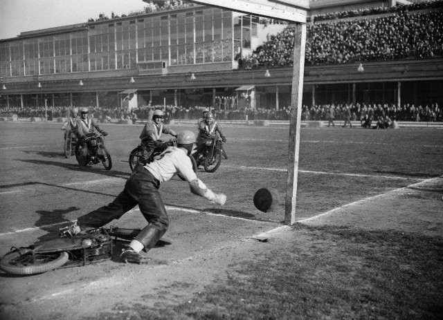Motoball en 1954 à Courbevoie..jpg