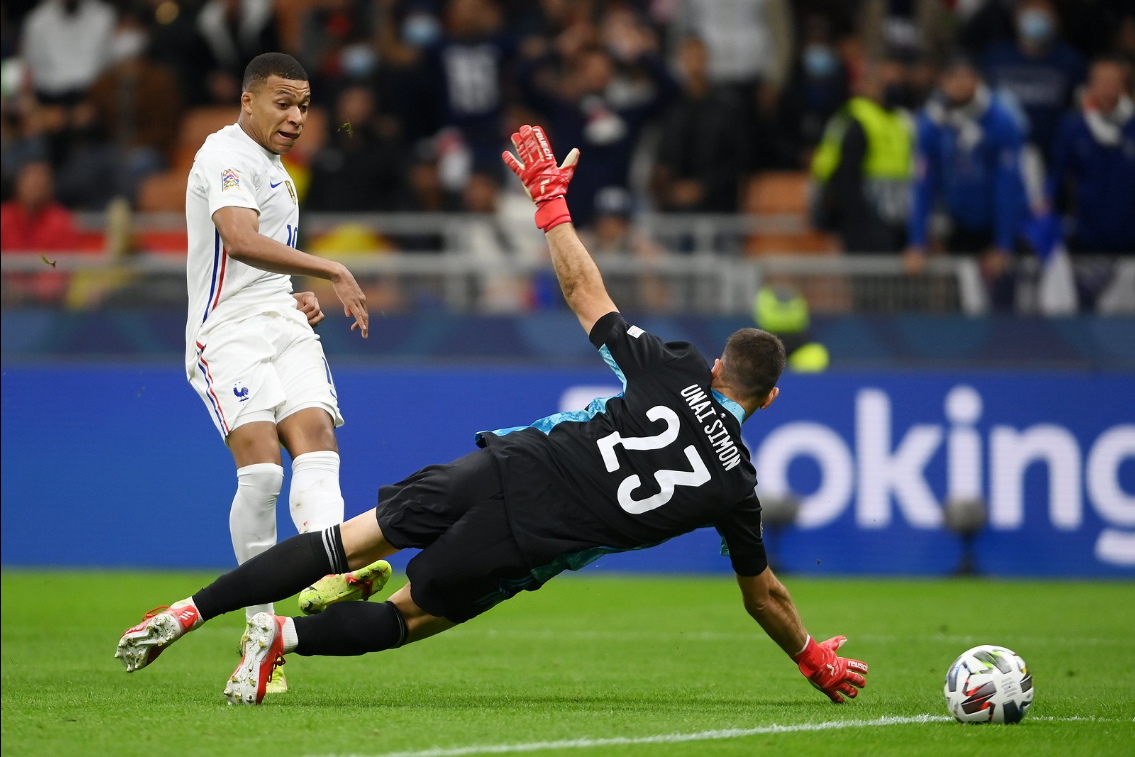 Screenshot 2021-10-11 at 06-29-25 UEFA Nations League 2020 21 Final Stage - Final - Spain 1 2 France - San Siro, Milan - Oc[...].jpg