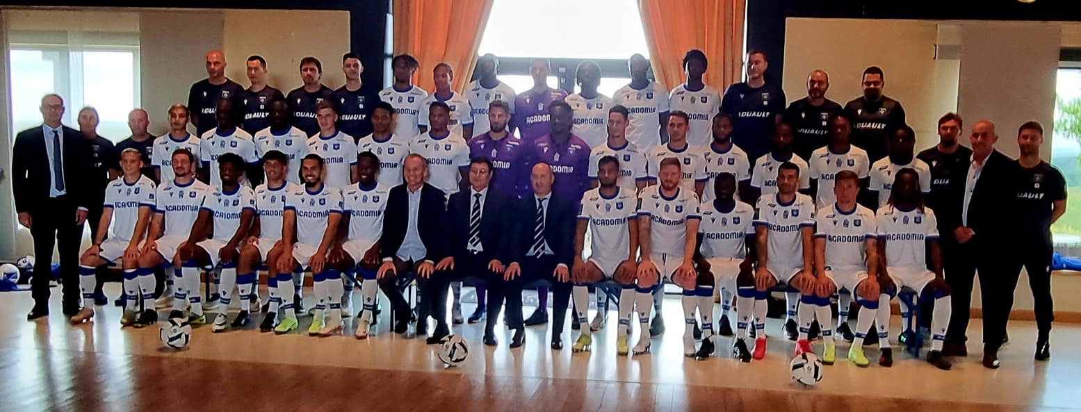 AJ Auxerre 2022-23 photo Officielle.jpg