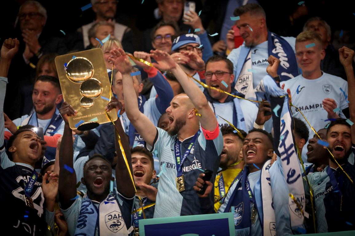 1594720-le-havre-a-ete-sacre-champion-de-la-ligue-2-vendredi-2-juin-le-club-remonte-ainsi-en-ligue-1-la-saison-prochaine.jpg