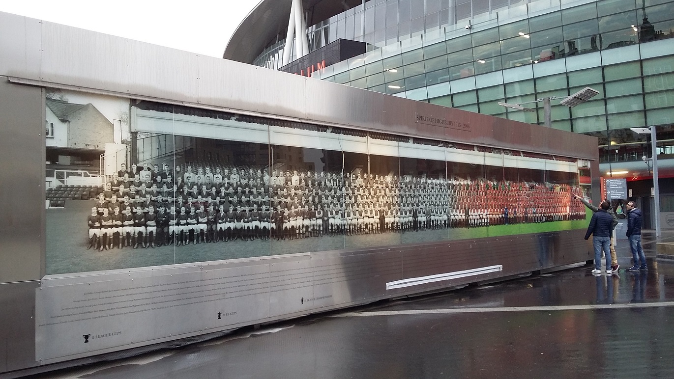 2016 Londres emirates stadium 1.jpg