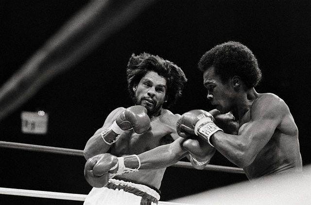 Roberto Duran - Sugar Ray Leonard 1980.jpg