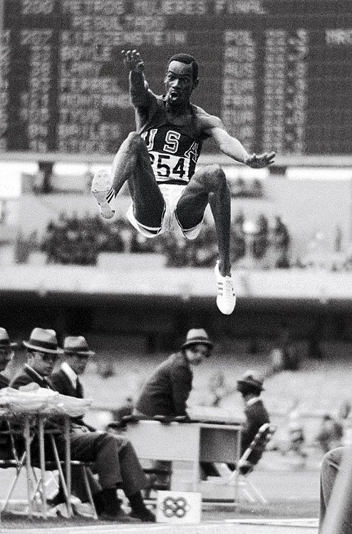 Bob Beamon 1968.jpg