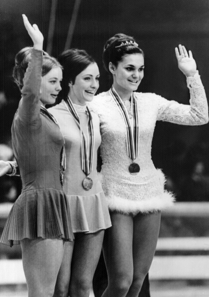 Peggy Fleming,  Hana Maskova et Gabrielle Seyfert (Patinage artistique).jpg