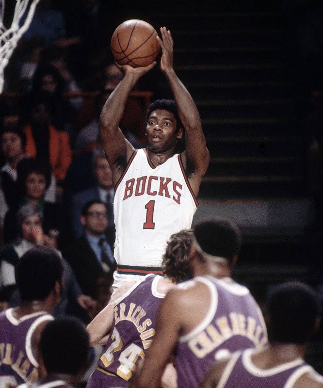 Oscar Robertson.jpg