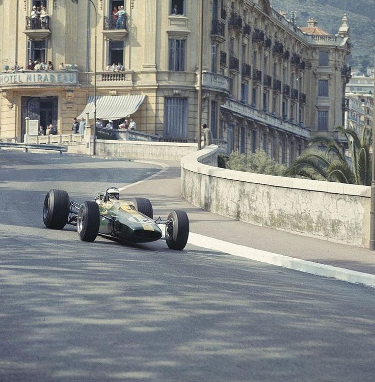 Jim Clark (Team Lotus) à Monaco en 1967.jpg