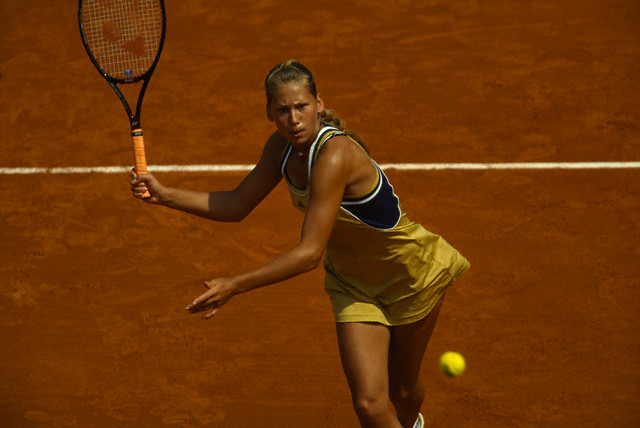 Anna Kournikova 1999.jpg