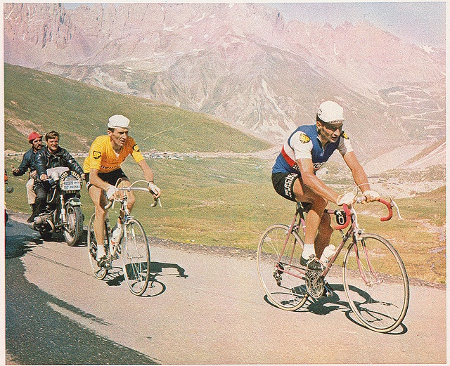 Raymond Poulidor et Roger Pingeon (maillot jaune).jpg
