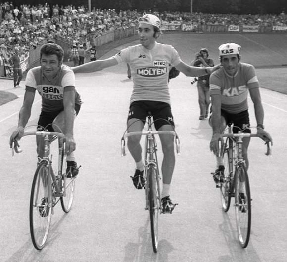 Raymond Poulidor, Eddy Merckx et Vicente Lopez-Carril  1974.jpg