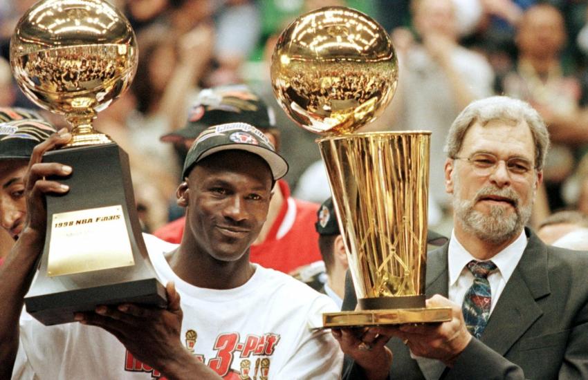 Michael Jordan et Phil Jackson.jpg