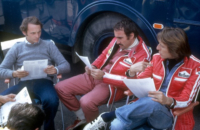 Niki Lauda, Clay Regazzoni et Luca di Montezemolo 1975.jpg