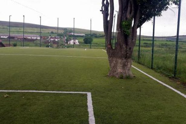 terrain de foot à Tonciu en Roumanie.jpg