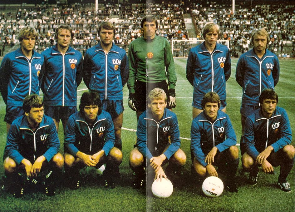 DDR Mannschaft  in Aston Villa 1981.jpg